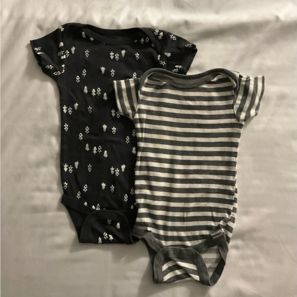 Gerber Baby Onesies 6 piece Set - Gray tones. Size 6-9 months - Picture 4 of 8